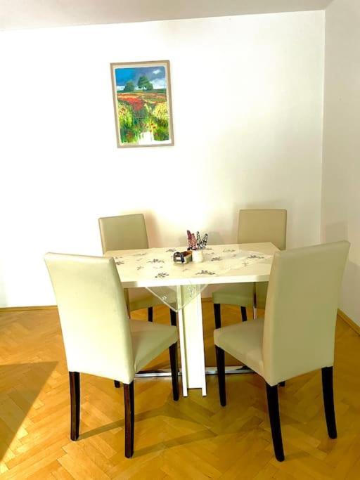 2,5 Izbovy Apartman V Ruzinove S Parkovanim Zdarma Bratislava Extérieur photo